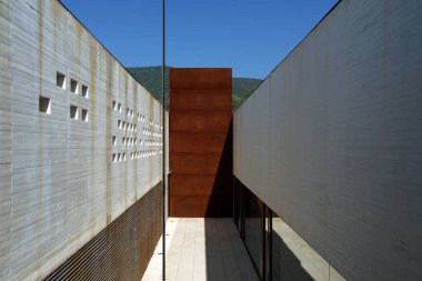 Cordoba (İspanya). Şehrin Califal de Medina Azahara yorumu Center'da modernist tasarım