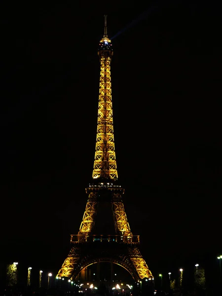Париж Франція Ейфелева Вежа Освітлені Вночі — стокове фото