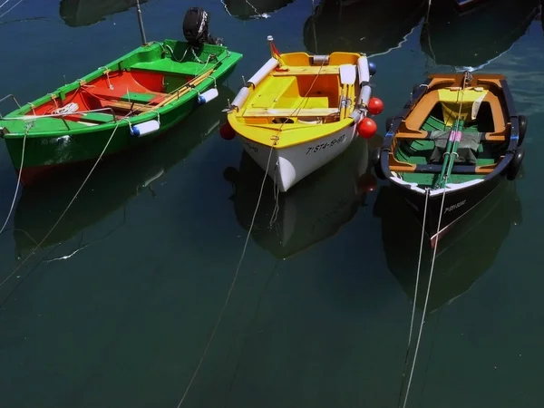 Castro Urdiales Kantabrien Spanien Fiskebåtarna Hamnen Den Byn Castro Urdiales — Stockfoto