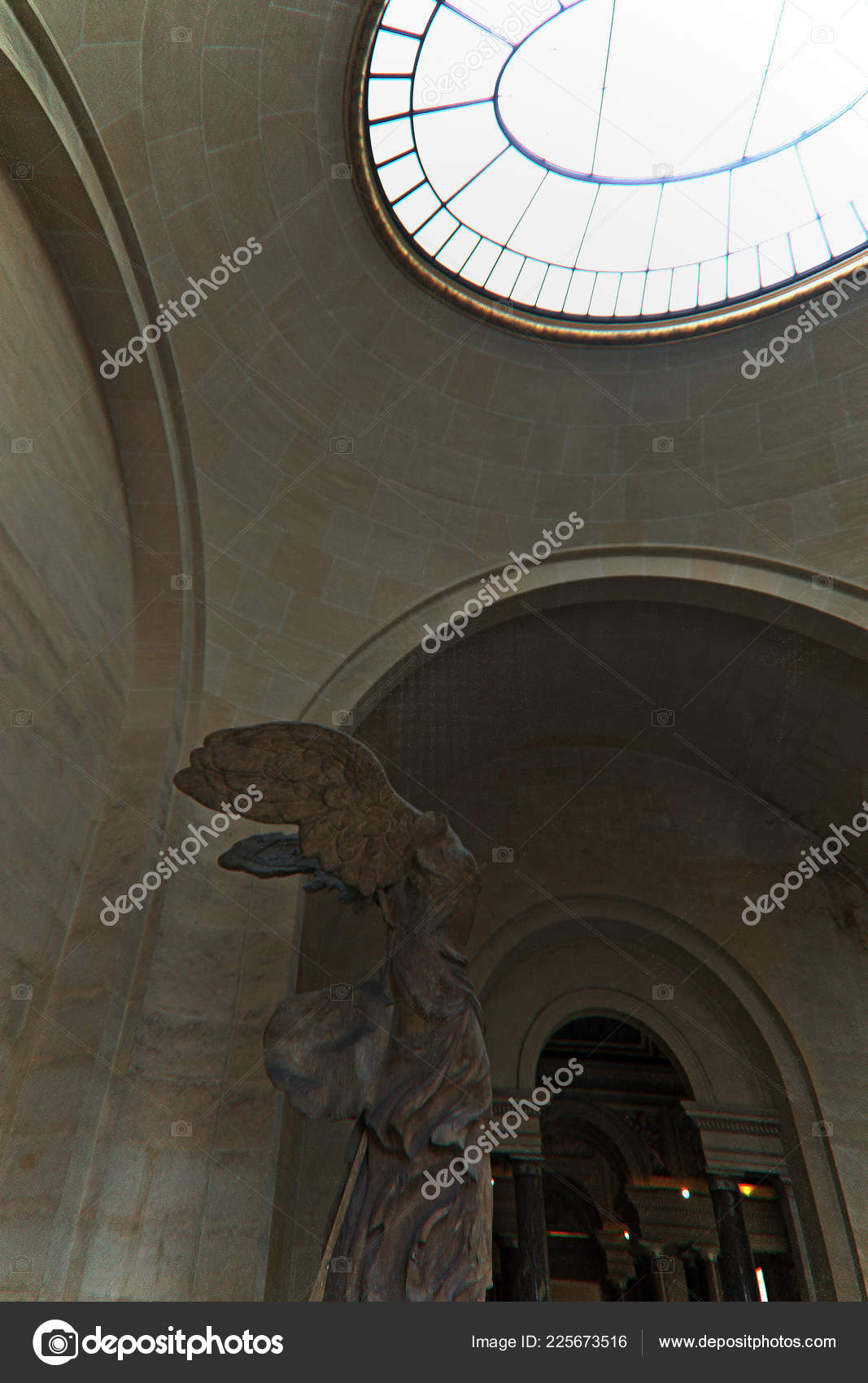 winged victory of samothrace louvre museum