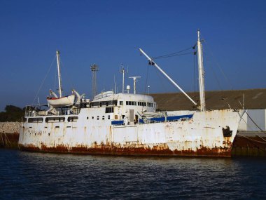 Puerto de Santa Mara (Cadiz) İspanya. Nehirde Guadalete demirleyen gemi