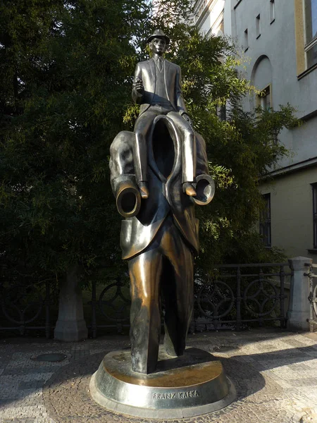 Praga República Checa Estatua Conmemorativa Franz Kafka Ciudad Praga — Foto de Stock