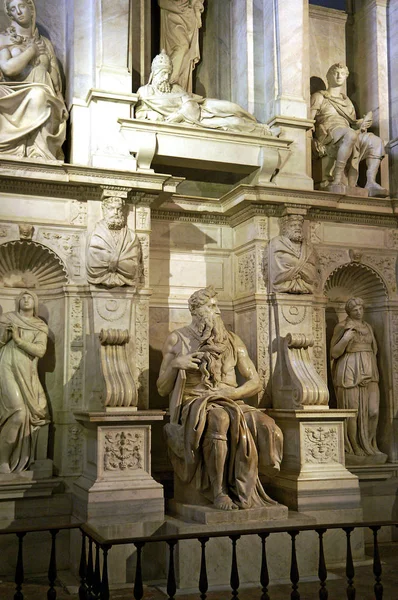 Roma Italia Detalle Escultura Del Moisés Miguel Ángel Dentro Iglesia — Foto de Stock