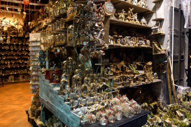 Napoli (İtalya). Napoli şehrinde Via San Gregorio Armeno Tipik Nativity Store.