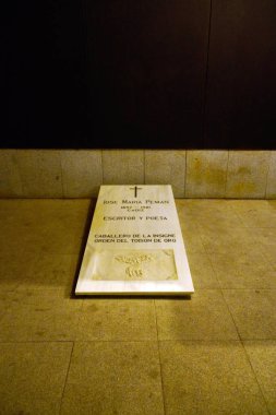 Cadiz (İspanya). Besteci Manuel de Falla'nın mezarı, Cadiz Katedrali'nin mahzeninin içinde