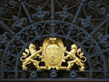 Prag (Çek Cumhuriyeti). Prag şehrinde bir binada çilingir altın detay