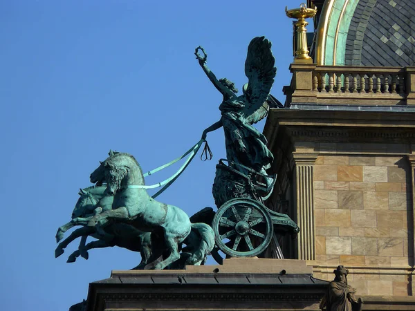 Praga República Checa Detalhe Arquitetônico Teatro Nacional Praga — Fotografia de Stock