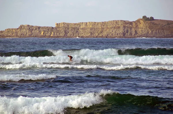 Mundaka (Bask) İspanya. Sörf Mundaka Beach