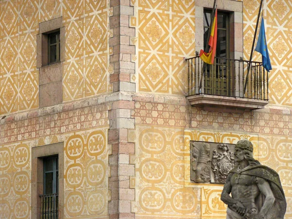 Cangas Onis Astúrias Espanha Monumento Don Pelayo Cidade Cangas Onis — Fotografia de Stock