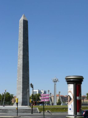 Zaragoza (İspanya). Zaragoza şehrindeki Europa Meydanı 'ndaki Obelisk.