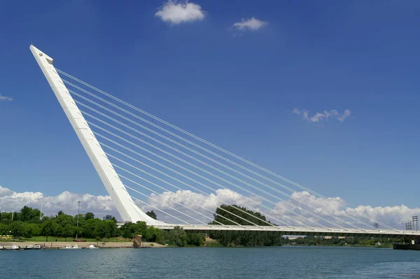 Sevilla (İspanya). Sevilla 'daki Alamillo Köprüsü