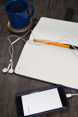 Çevrimiçi kurslar almak için kullanılacak çalışma materyali.