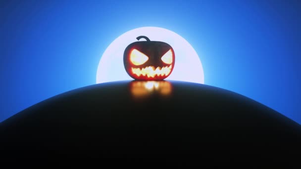 Halloween pompoen in de nacht tegen de achtergrond van de volle maan — Stockvideo