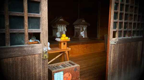 Japon Tapınakları ve Tapınakları 'nda adaklar.