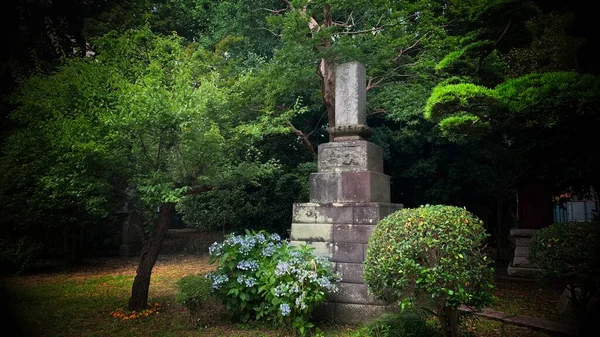 Nichiren tarikatının başlık kulesi. Nagachikayama Myokenji Tapınağı. Shin Myokenji Tapınağı olarak da bilinir. Toda şehrinde yer alıyor. Nichiren Dönemi 'nde inşa edildi..