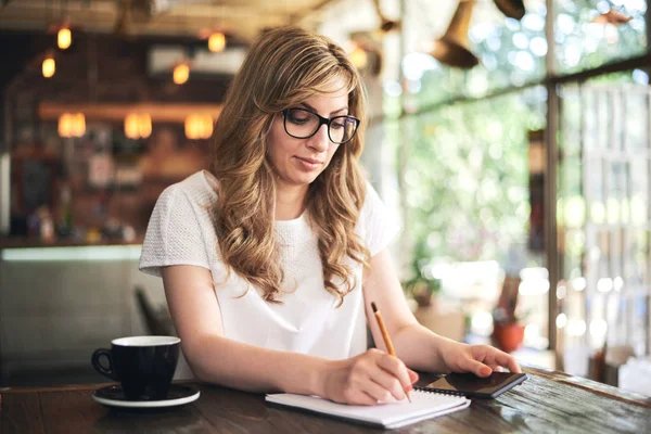 Young Blonde Woman Using Smartphone Making Notes Cafe — Stock Photo, Image
