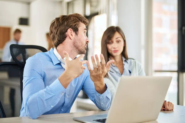 Zwei Personen Start Büro Die Zusammen Arbeiten — Stockfoto