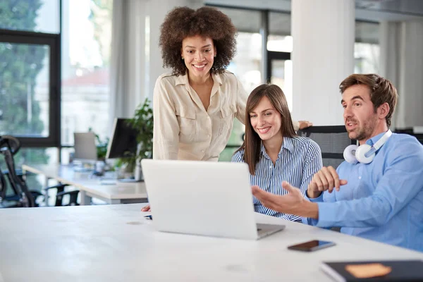 Three Multicultural Colleagues Office Looking Laptop Ant Trying Find Solution — Stock Photo, Image