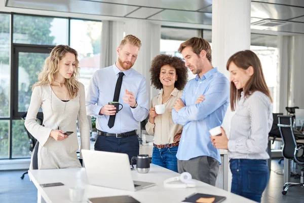Small Group Business People Standing Office Solving Problem Meeting Multi — Stock Photo, Image