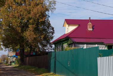 Sonbahar, köyde sokak, Sergiev Posad bölgesi, Moscow region, Rusya Federasyonu
