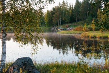 Finlandiya'da gölde tekne yatak