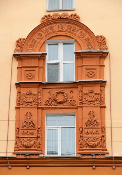 Fasádní Rámování Oken Starých Cihlový Dům Smolensk Rusko — Stock fotografie