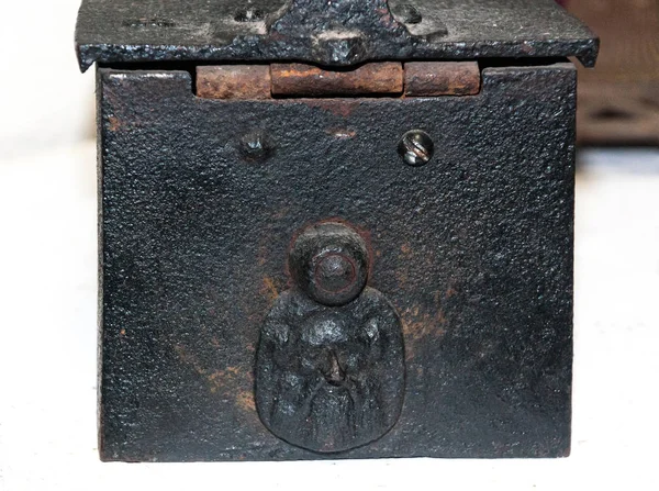 Popo Üzerinde Kömür Antika Döküm — Stok fotoğraf
