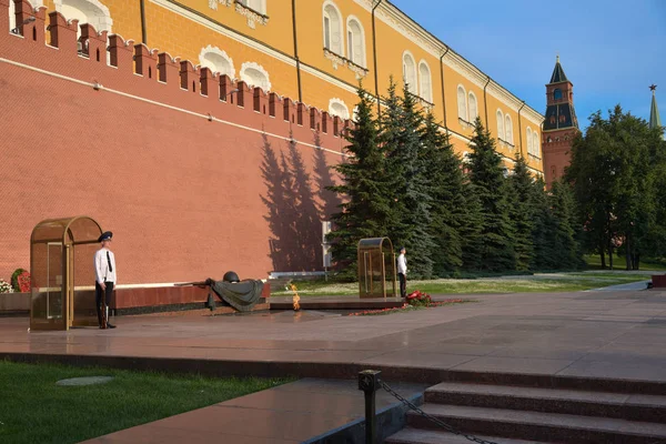 Mosca Giugno 2018 Guardia Militare Presso Eternal Flame Alexander Garden — Foto Stock