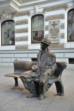 Lodz, Polonya, 12 Aralık 2018: şair ve romancı Julian Tuwim anıt, Piotrkowska sokak