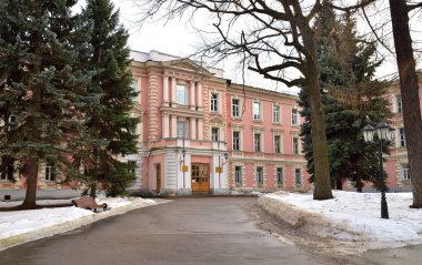 Moskova, Rusya, 10 Mart 2019: Cephe, Rusya'da Rusça devlet Tarım Üniversitesi - Moskova Timiryazev Tarım Akademisi (eski asil manor 18-19 yüzyıl) 27 bina eğitim