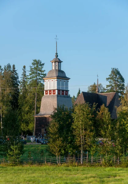 Petjvesi Finlândia Agosto 2014 Pessoas Deixam Igreja Depois Pregar Igreja — Fotografia de Stock