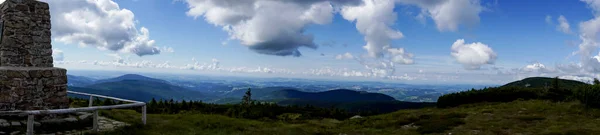 Montagna Con Nuvole Nelle Montagne Giganti Estate — Foto Stock