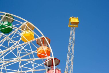 Barcelona, Katalonya 'daki Tibidabo eğlence parkında, Giradabo adında büyük bir tekerlek.