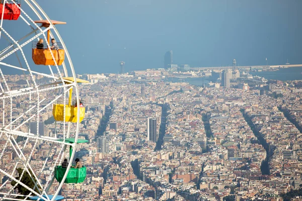 Tibidabo eğlence parkında Talaia cazibesi. Barselona, Katalonya. İspanya
