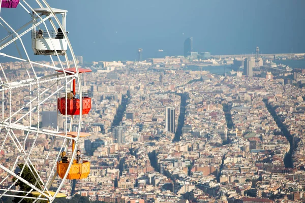 Tibidabo eğlence parkında Talaia cazibesi. Barselona, Katalonya. İspanya