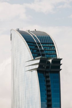 W Oteli, mimar Ricardo Bofill tarafından tasarlandı. Barceloneta Mahallesi 'nde bulunan Sail Hotel (Vela Oteli) takma adı. Barselona, Katalonya, İspanya