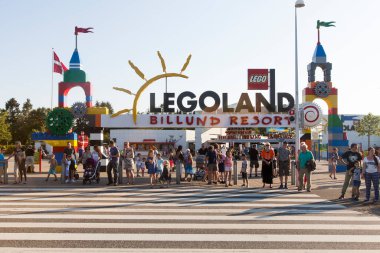 Legoland eğlence parkının ana girişi. Billund, Danimarka