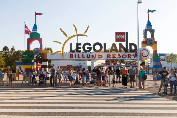 Legoland eğlence parkının ana girişi. Billund, Danimarka