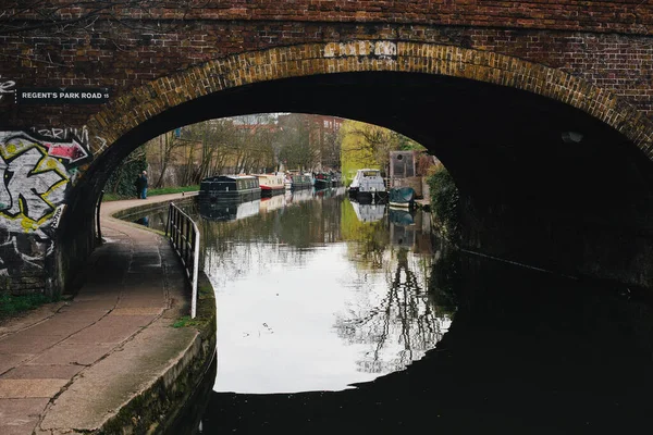 Hükümdarın Kanalı, Londra