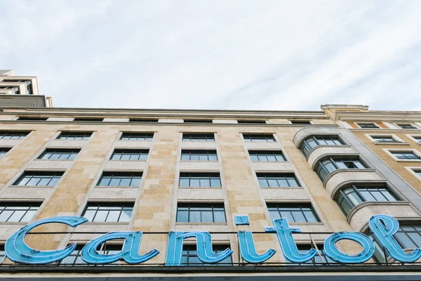 Madrid, İspanya - 09 Mayıs 2018 - Gran Via Caddesi 'ndeki Capitol Sineması