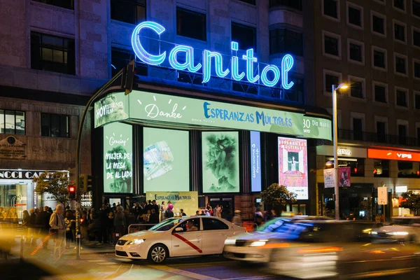 Madrid, İspanya - 09 Mayıs 2018 - Gran Via Caddesi 'ndeki Capitol Sineması