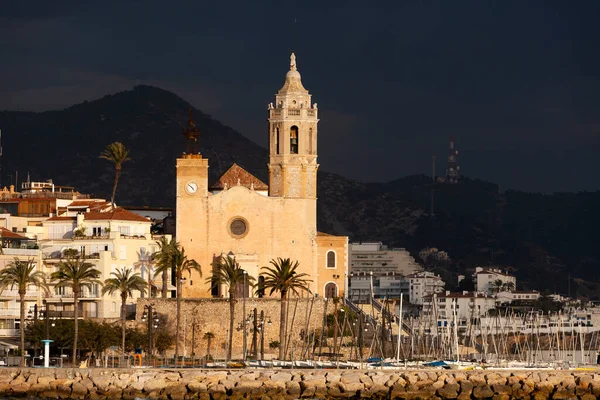 Sitges, Barcelona 'da. İspanya - 20 Ocak 2010 - Sant Bartomeu ve Santa Tecla 'nın fırtınalı bulutları