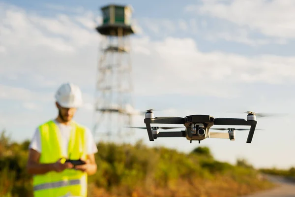Operatore Droni Pilota Drone Ambiente Rurale — Foto Stock
