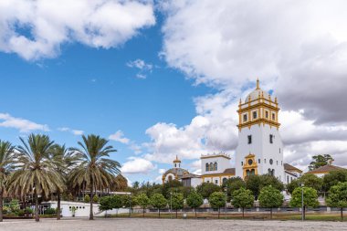 Sevilla, İspanya. 14 Ekim 2020. Antonio Ruiz Soler Dans Konservatuarı. Delicias İskelesi 'nden görüldü..