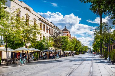 Sevilla, İspanya. 14 Ekim 2019. San Fernando 'yu ara. Bu caddenin düzeni düzgün, şehir planlamasının sonucu 18. yüzyılda başladı.,