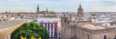 Sevilla, İspanya. 15 Ekim 2019. Metropol Şemsiyesi 'nden Panten de los Sevillanos Illustration' un Kubbesi 'nin ve Divino Salvador Kilisesi' nin manzarası.