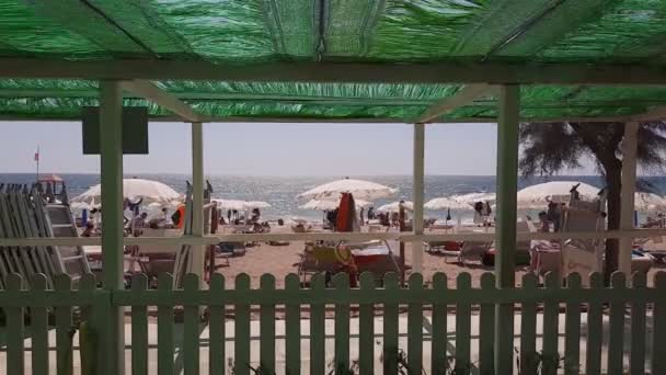 Pontecagnano Italia Agosto 2020 Spiaggia Struttura Coperta Legno Protetta Dal — Video Stock