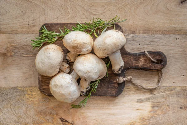 Angri Italië Kleine Groep Van Rauwe Witte Champignon Champignons Met — Stockfoto