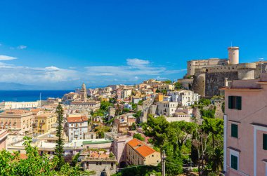 Gaeta İtalya. Eski kasabanın genel manzarası..