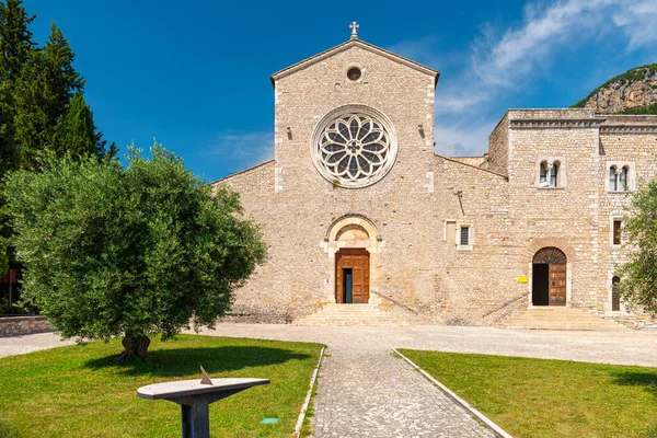 Sermoneta, İtalya. 28 Haziran 2020. Valvisciolo Manastırı. Manastır 116 metrede bulunmaktadır. Geleneksel olarak ortaçağdan kalma, 